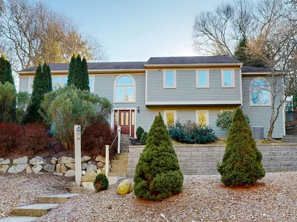 14 Baltzer Dr, Pembroke, MA 02359
