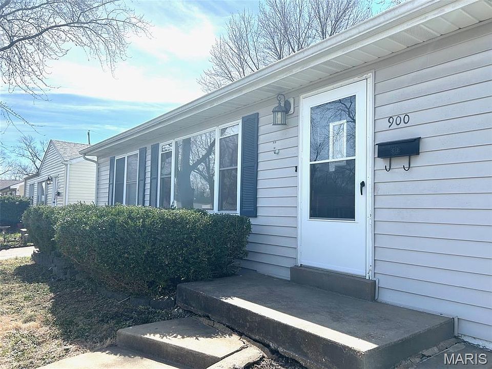 1st image of 900 La Crosse Dr