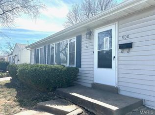 900 La Crosse Dr, Florissant, MO 63031