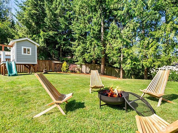 3rd image of 4372 Lakeview Court