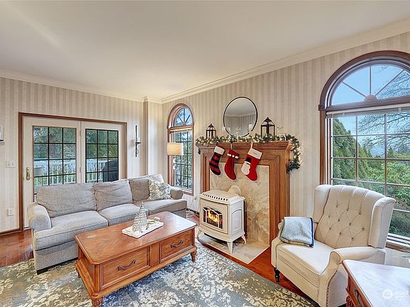 3rd image of 21331 Sherman Ln