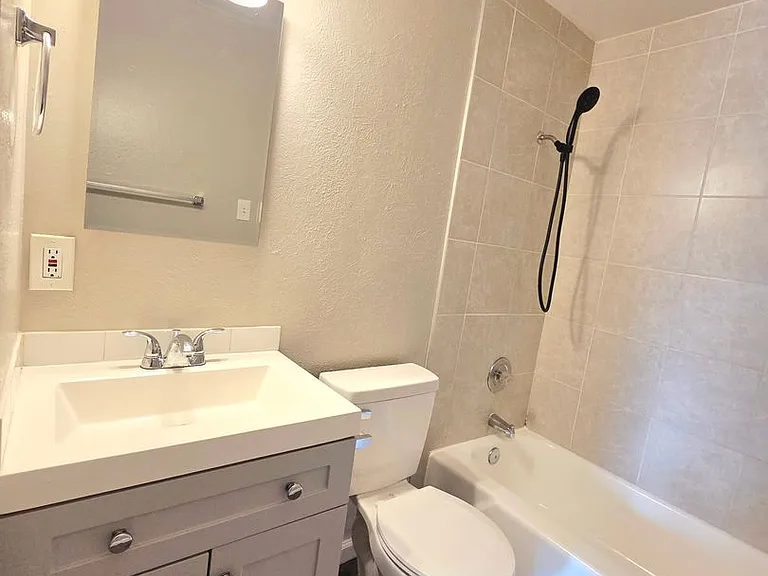 Arcadia Dell Apartments — Photo 30