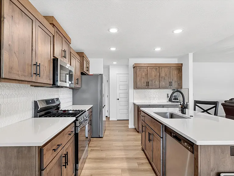 556 Spring Meadow Dr — Photo 21