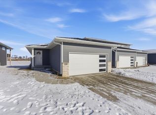 1209 Loren Dr, Cedar Falls, IA 50613