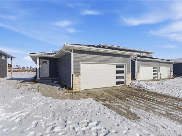 1209 Loren Dr, Cedar Falls, IA 50613