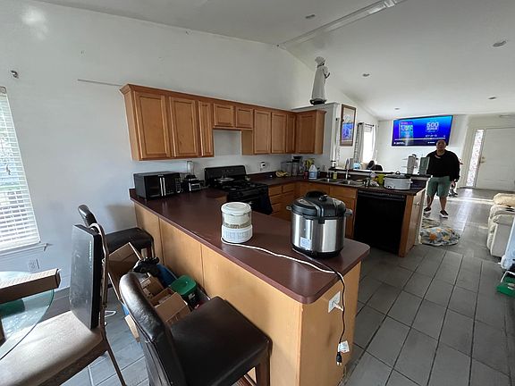 5th image of 22506 Masonic Blvd