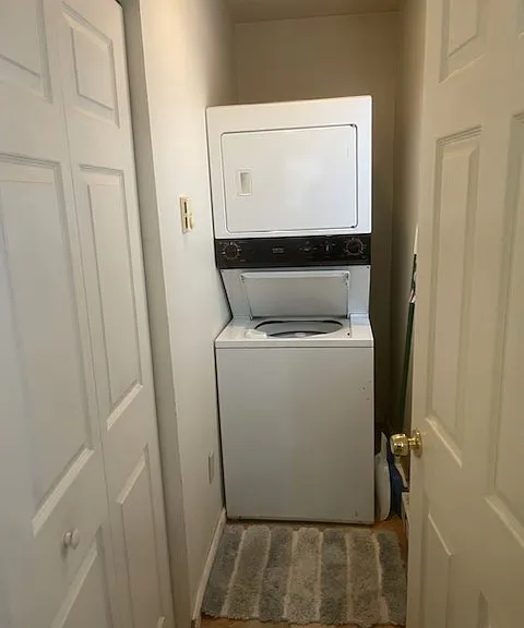 Washer/dryer/ironing board/iron