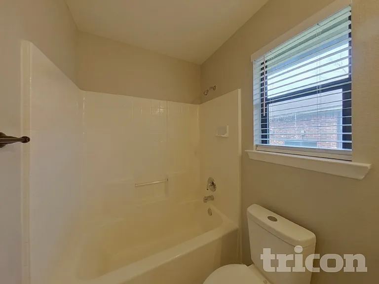 108 Parkwood Ct — Photo 10