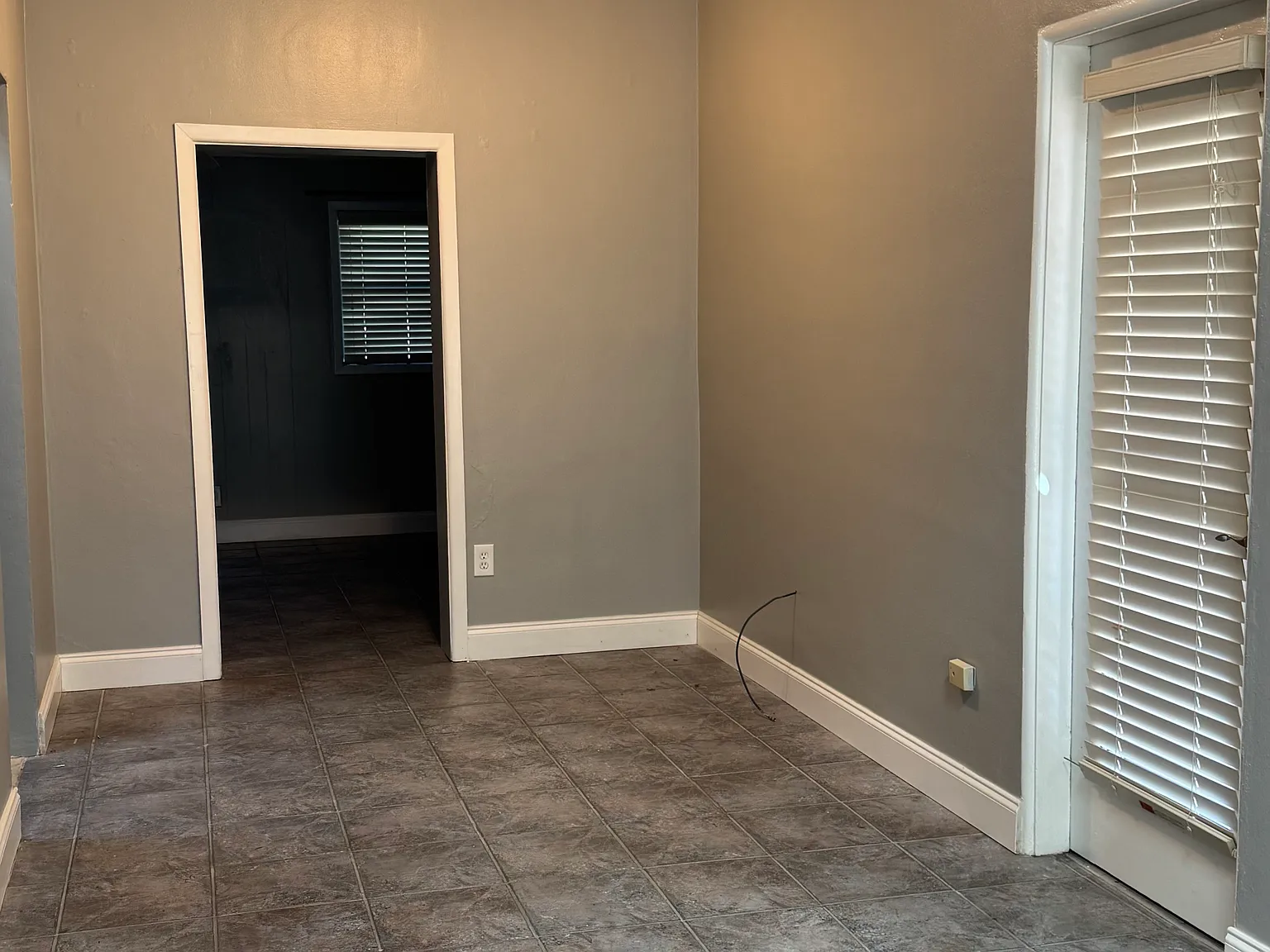 3 bed, 914 sqft, $1,700 — Photo 3