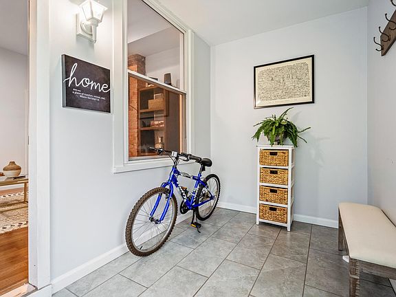 4th image of 1549 Clifton Ave #1549