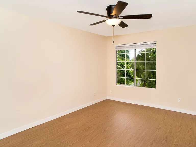 5500 Owensmouth Ave #329 — Photo 5