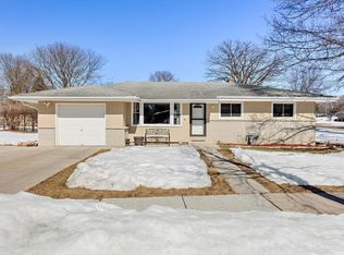 6000 Oriole Ln, Greendale, WI 53129