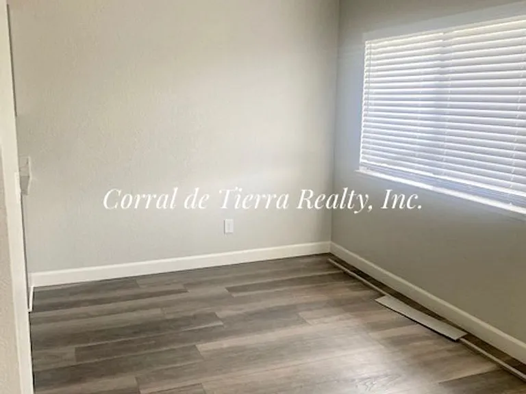 47 Julia Ave — Photo 15