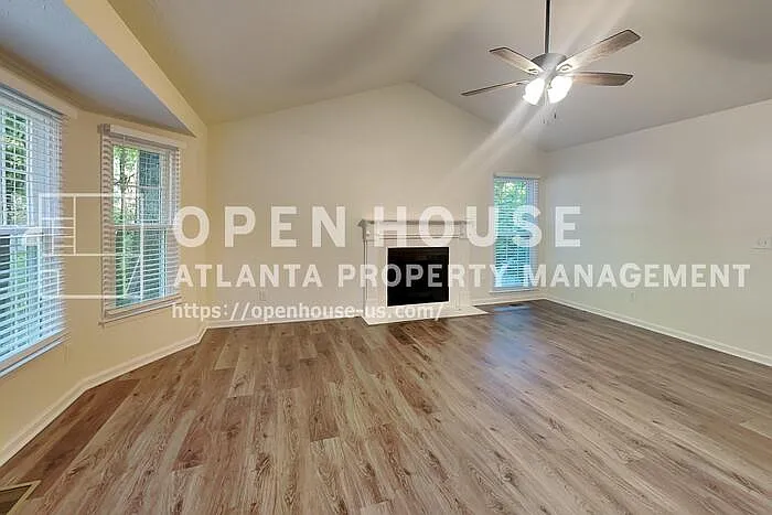 3 bed, 2.0 bath, 1559 sqft, $2,350 — Photo 3