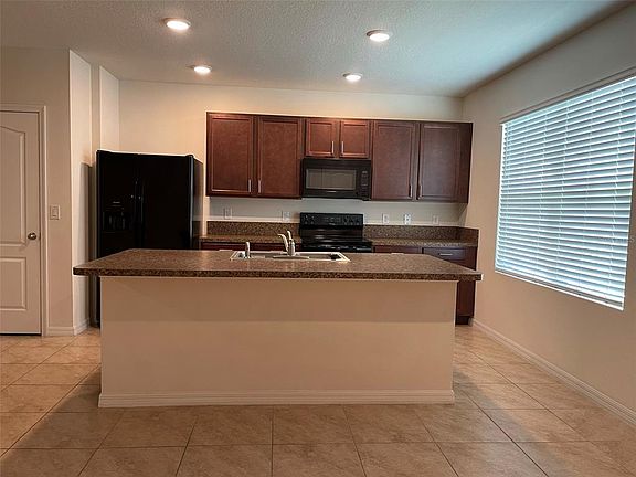 3rd image of 1837 Red Canyon Dr