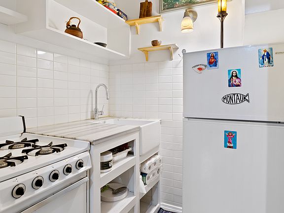 4th image of 67 Huron St #1