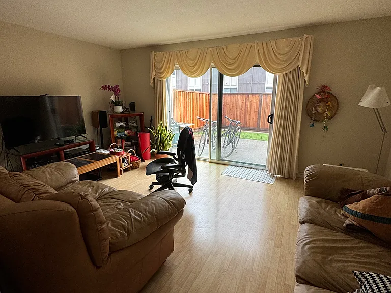 108 E Middlefield Rd #C — Photo 10