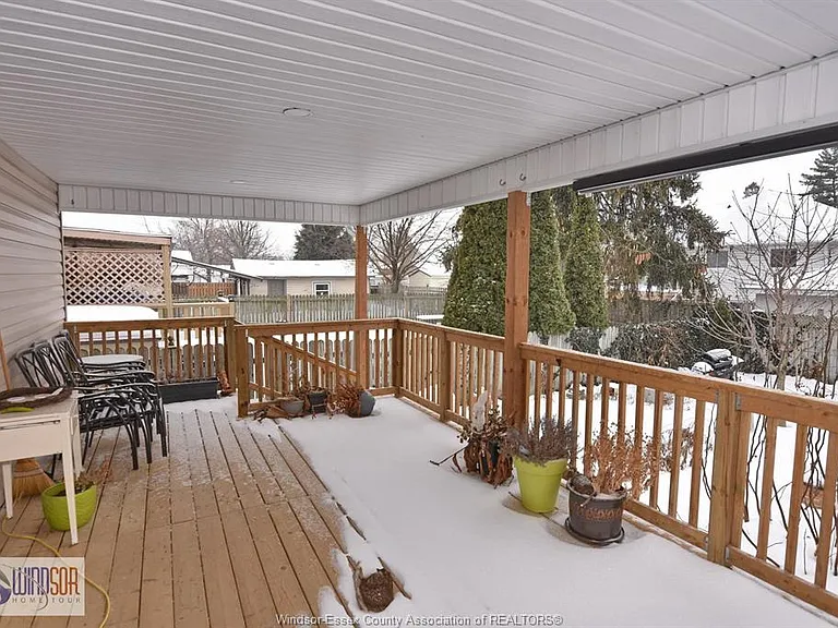 2471 Pillette Rd — Photo 8