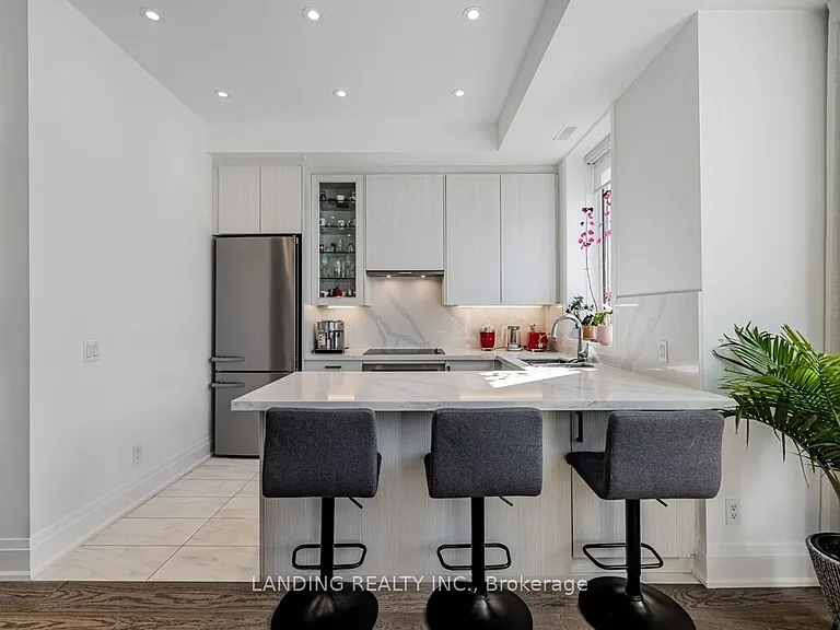 17 Greenbriar Rd #1 — Photo 5