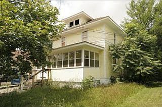2nd image of 120 Bidwell St W