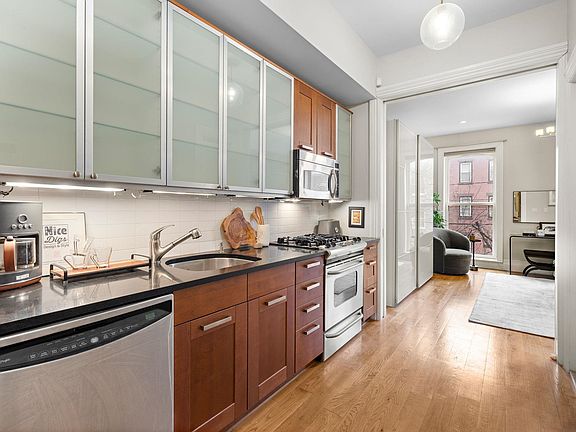 4th image of 275 5th St #2