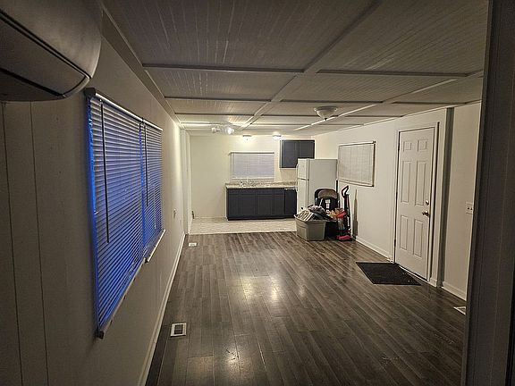 3rd image of 25151 Dequindre Rd #30