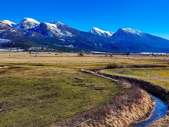 3rd image of 59002 Hillside Rd