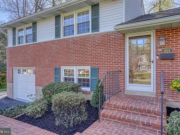 3rd image of 604 Ivydale Rd