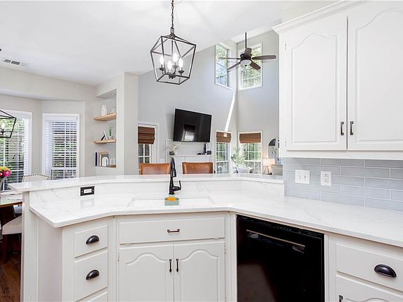 4th image of 100 Township Ct