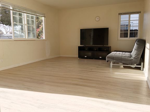3rd image of 2435 Crystal Dr
