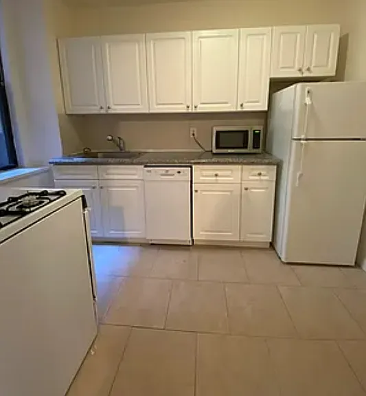 264 W 19th St #35 — Photo 5