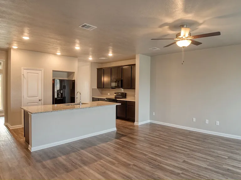 2202 John Ross Ct — Photo 2