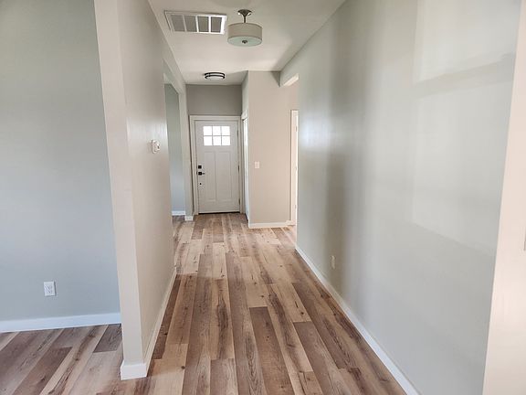 5th image of 153 Edwards Ave
