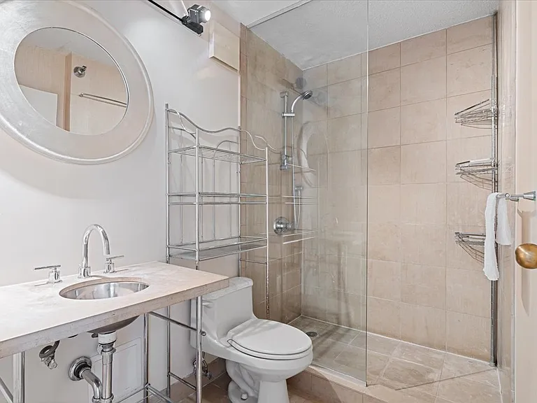 111 W Maple St #2012 — Photo 11