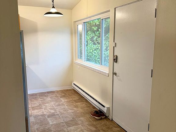 4th image of 2327 W Plymouth St APT 2
