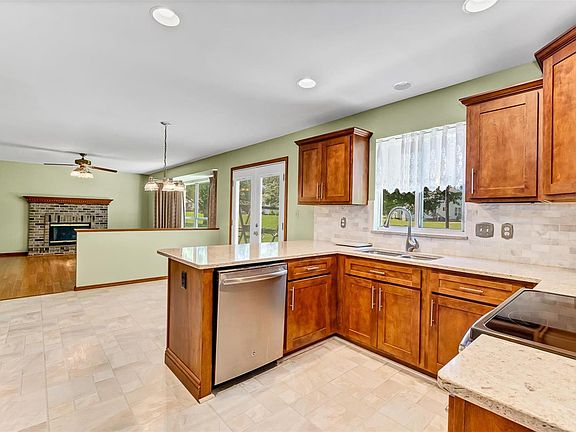 5th image of 15421 Bradford Place Dr