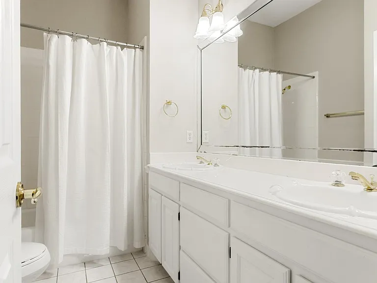 118 W Greenbriar Ln — Photo 28