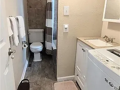 West Plaza Furnished Studio Apartments — Photo 2