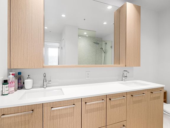 5th image of 567 Clarke Rd #3002