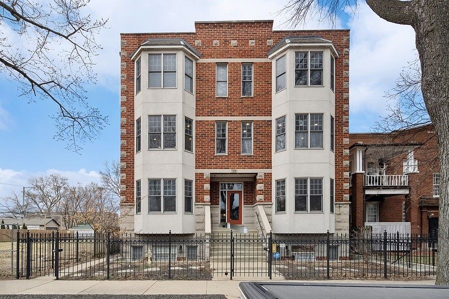 7230 N Oakley Ave APT 2S, Chicago, IL 60645 | MLS #11743631 | Zillow