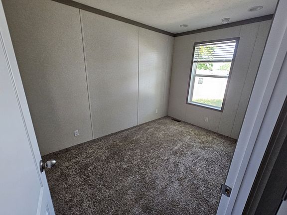 5th image of 2416 Catalpa St #105