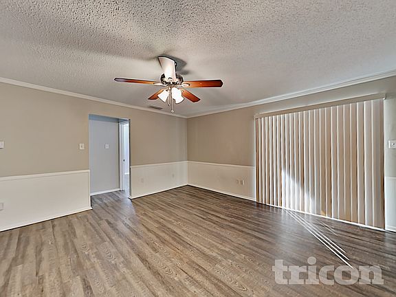 2nd image of 429 W Ferndale Ln