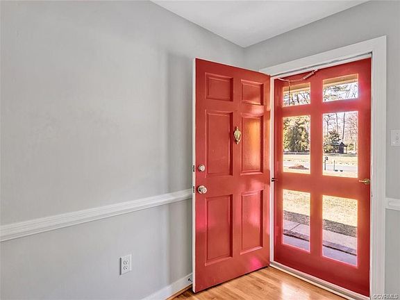 3rd image of 9519 Channing Ln