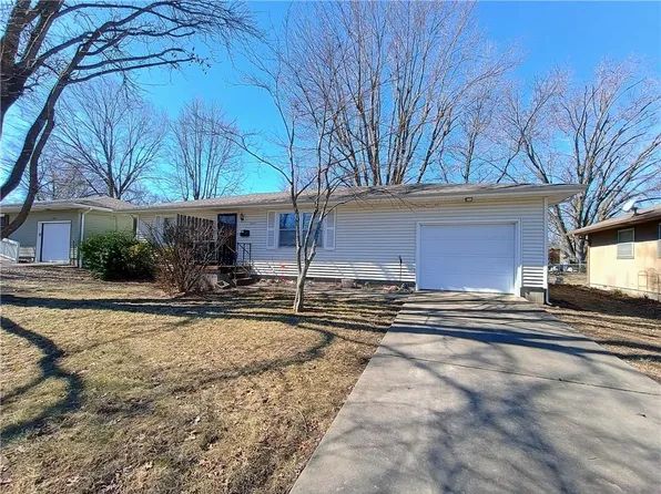1215 N Adams St, Nevada, MO 64772