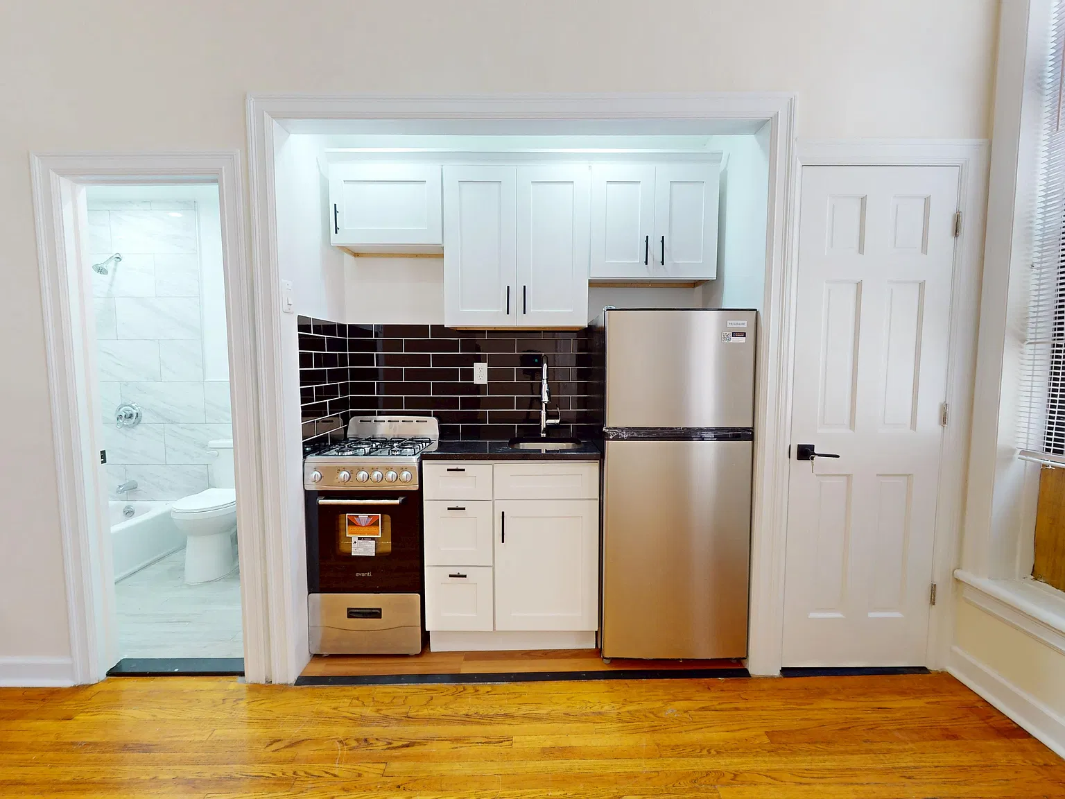 246 East 45th Street — Photo 3