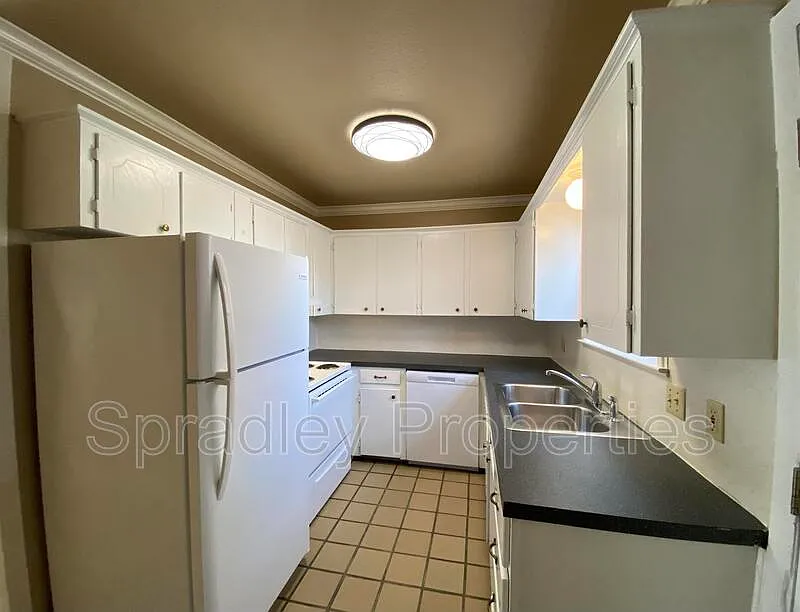 2 bed, 1.5 bath, 1000 sqft, $1,195 — Photo 3