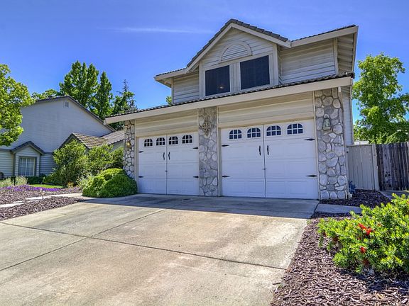 2nd image of 1548 Blue Ln