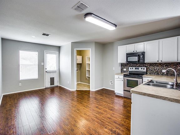 3rd image of 1209 Bellevue Dr
