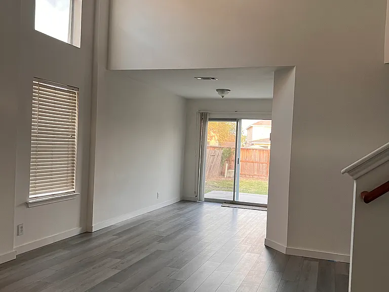 4910 Crestwood Hill Dr — Photo 16