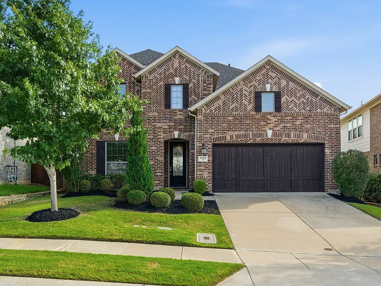7452 Reverchon Dr — Photo 1